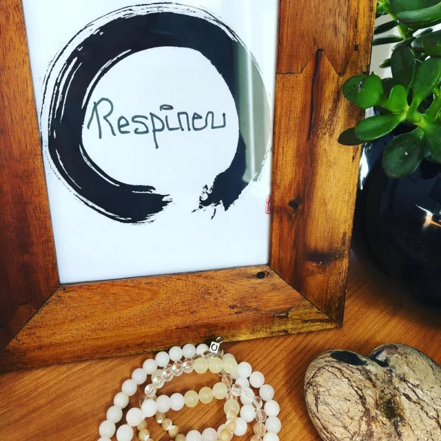 Bien que je sois de nature plutôt résiliente, lorsque je traverse un moment difficile ou un passage à vide, ce qui m’aide à reprendre pied ou à conserver espoir, c’est de faire appel à un rituel. 

Je vous en parle plus longuement dans l’épisode que nous venons de déposer dans notre série balado.

Disponible sur toutes les plateformes.

Bonne écoute !

#nicolebordeleauenbalado #rituels